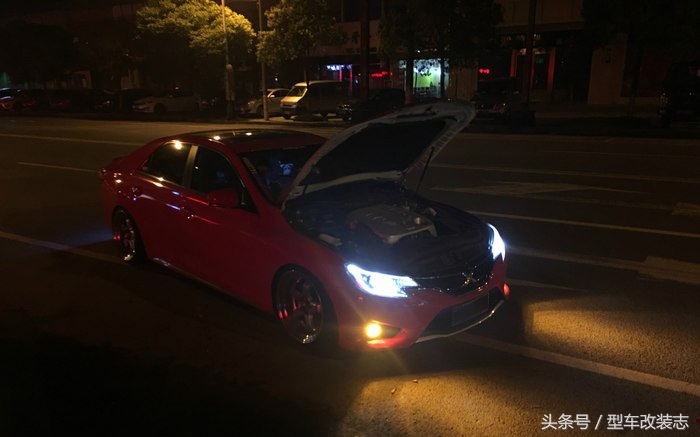 这台低姿态的亮红锐志甘愿深受其的毒害