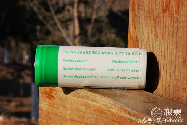 巴掌大的强光手电小钢炮,强光家用手电筒远射超亮