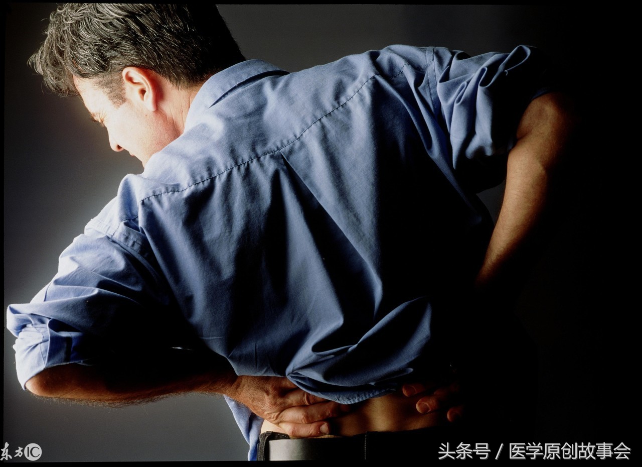 30岁男人腰部非常痛,20多岁小伙子腰疼打封闭针