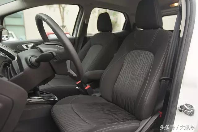 蜡烛灯+糟糕双离合,翼搏简直是廉价货里的“廉价机”!