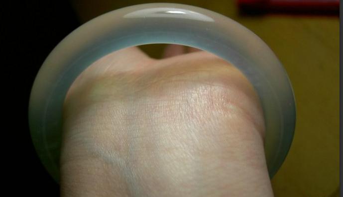 春已归来，看美人头上袅袅春幡，明日立春想想就春心荡漾