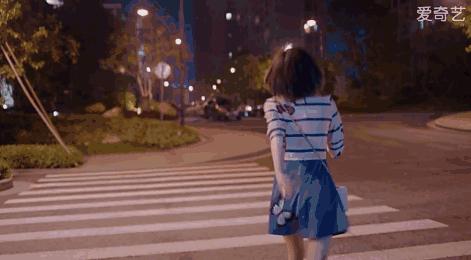 每日星范|曲筱绡一个包包挂件就要四五千，却依然爱几百块的设计师品牌，这样的白富美才是真女神！