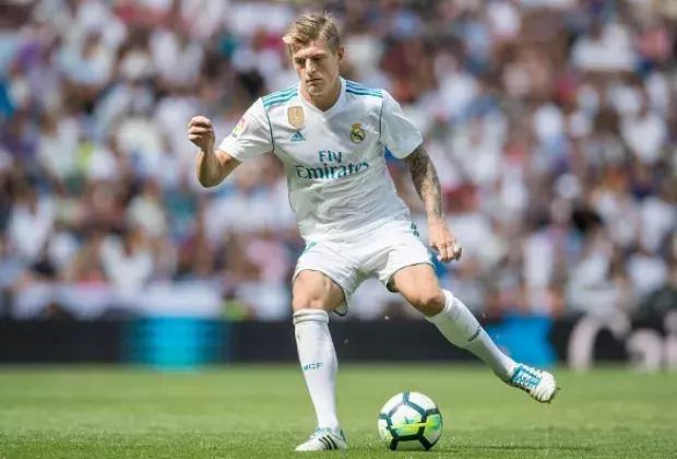 足球大师过人技巧要点,托尼克罗斯足球大师