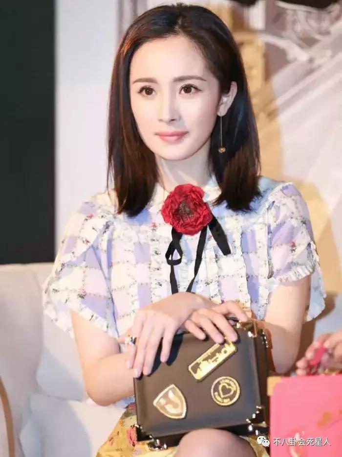 粉丝的钱有多好赚?唐嫣设计的淘宝风包包,售价超万元官方涨价卖