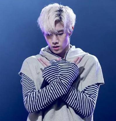 秋冬季阳光清爽好打理的男生发型,男生韩式气垫烫发型