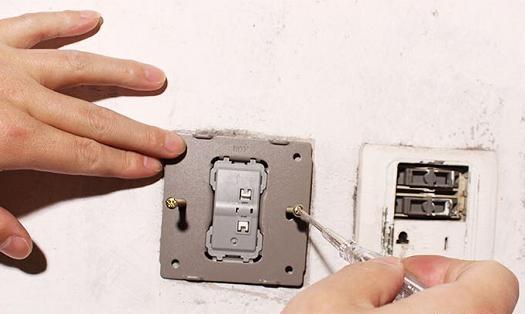 墙壁暗盒坏了更换,暗盒螺丝坏了不用砸墙轻松搞定