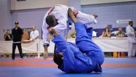 如何翻身把ta压在身下，可能你需要一些让ta俯首称臣的技巧！