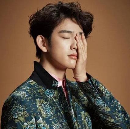 秋冬季阳光清爽好打理的男生发型,男生韩式气垫烫发型