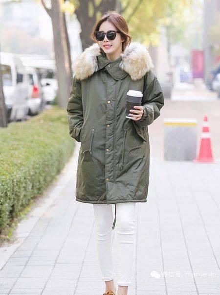 大毛领棉服外套搭配 (夹克棉服女外套带大毛领)