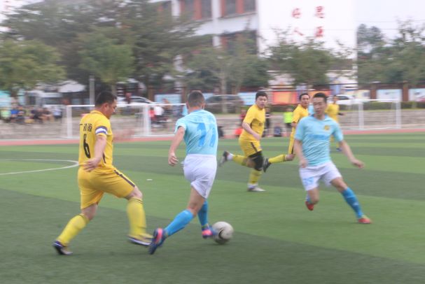 琼中县首届11人制“迎新杯”青年足球赛圆满收官~琼中体育联夺冠！