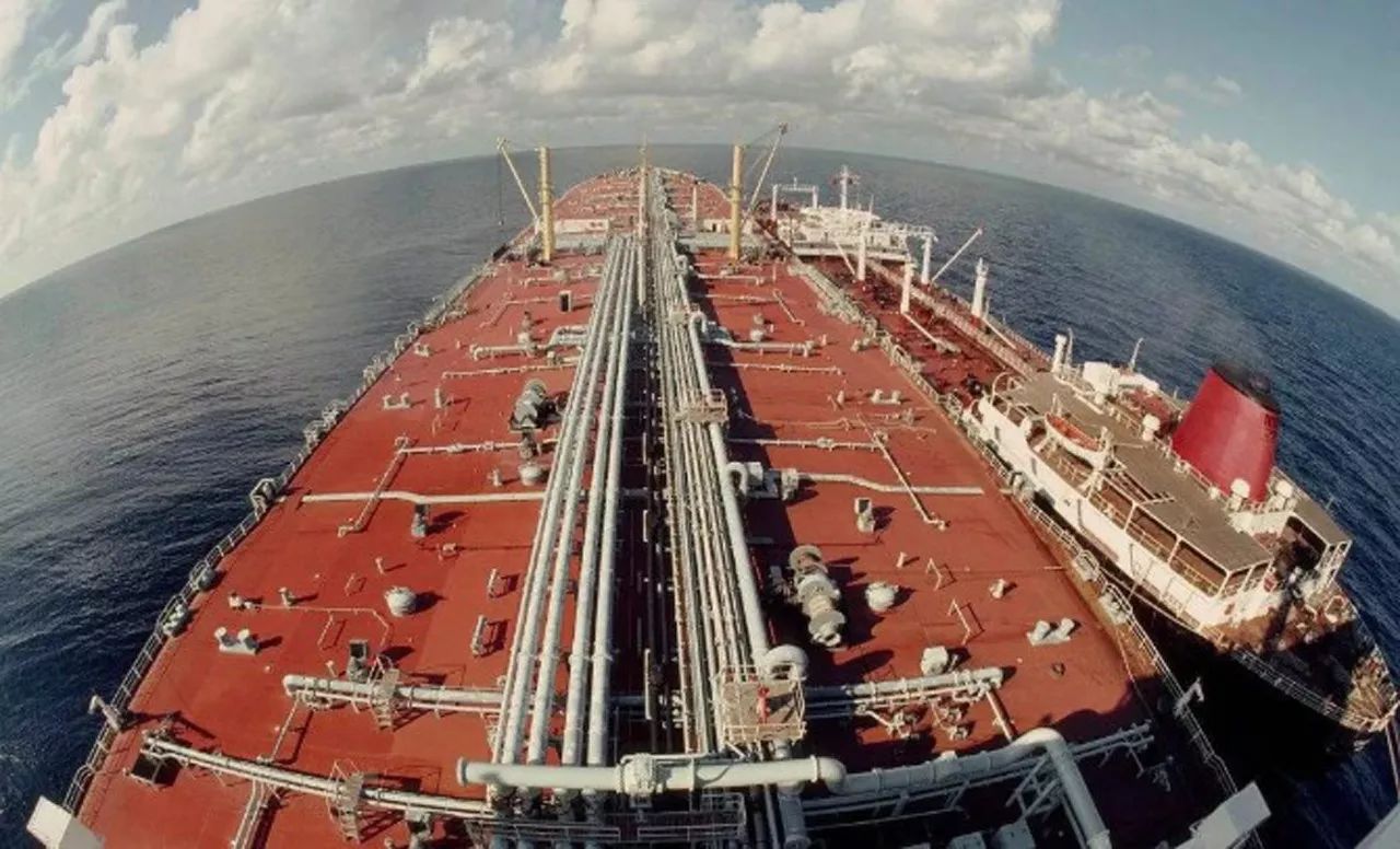 世界最大的航母有货轮大吗,世界最大的航母有多长