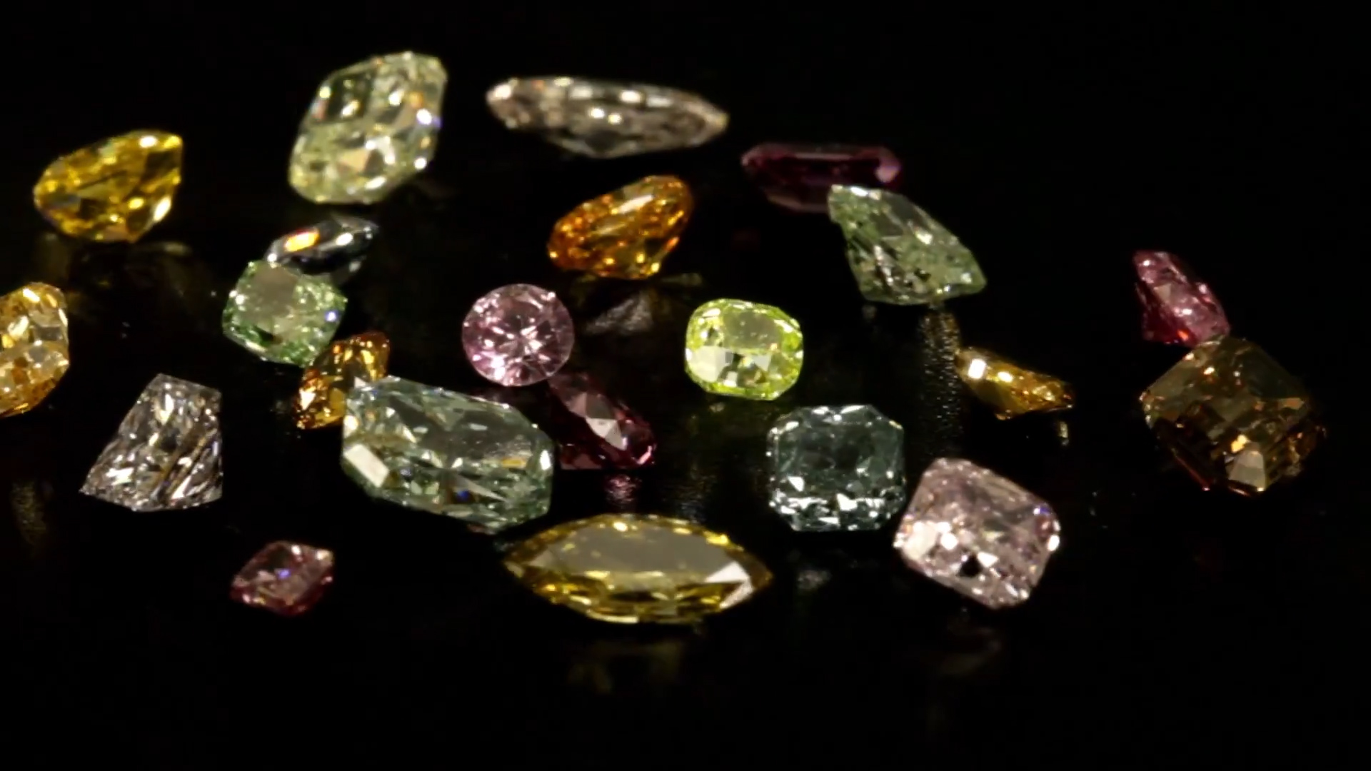 结婚选到意义非凡的钻戒,心形钻戒婚戒怎么选怎么订