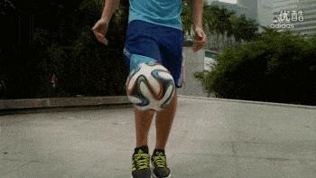 颠球入门教学小学生,初学羽毛球怎么练颠球