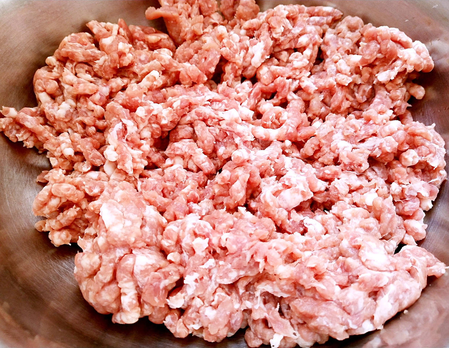 怎么包韭菜鸡蛋虾仁水饺简单好吃,韭菜虾仁鸡蛋馅儿的水饺馅怎么调