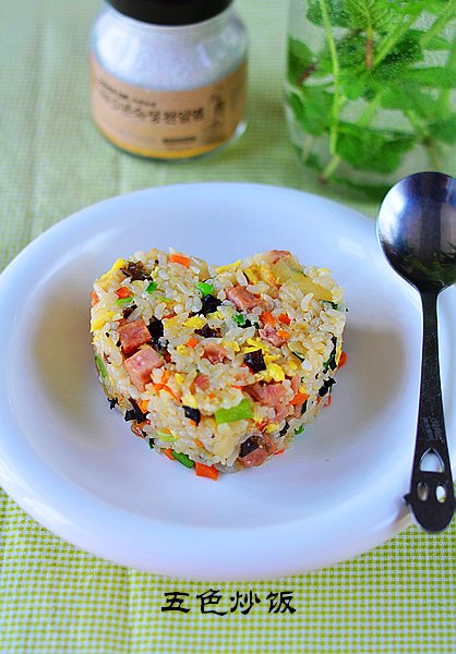 给炒饭点颜色看看——五色炒饭