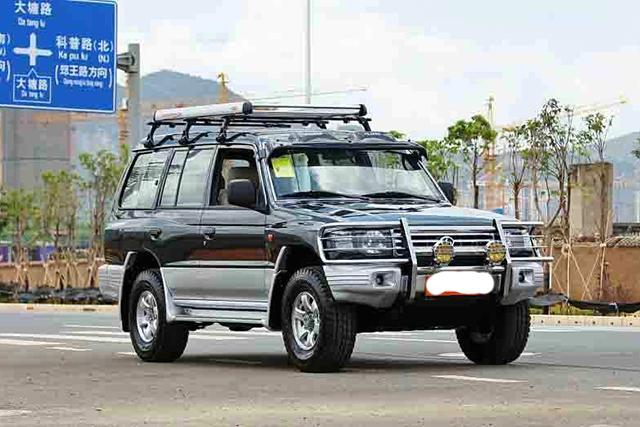 诞生于军工厂，仅卖11万，有人将它比作国产霸道，砸锅卖铁也要买