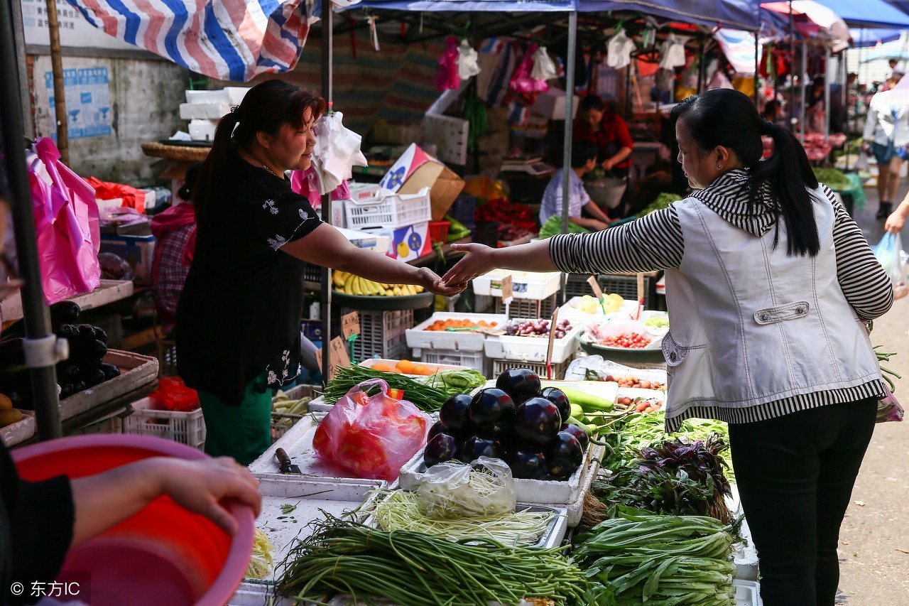 这里号称中国的“高考梦工厂”，数万陪读妈妈住进这个小镇