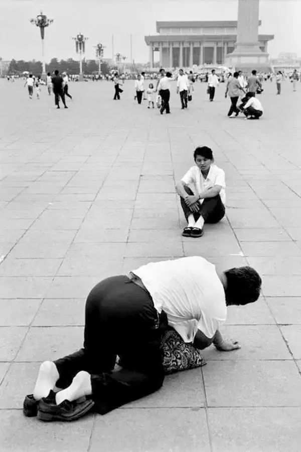 1957年的裸模与热吻！这个外国人在中国*拍偷**的老照片你一定没见过