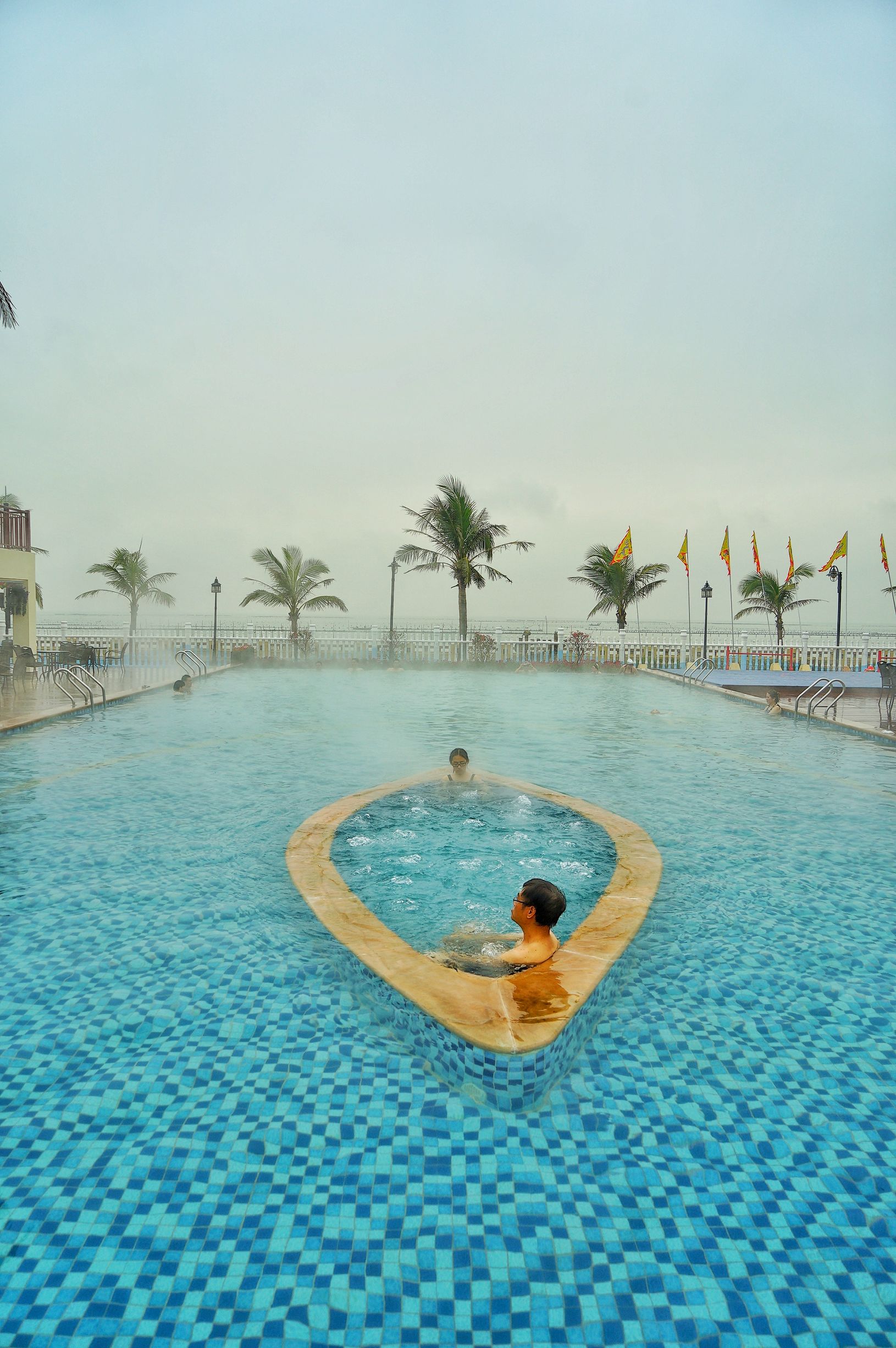 死海景区泡温泉,死海漂浮汤泉