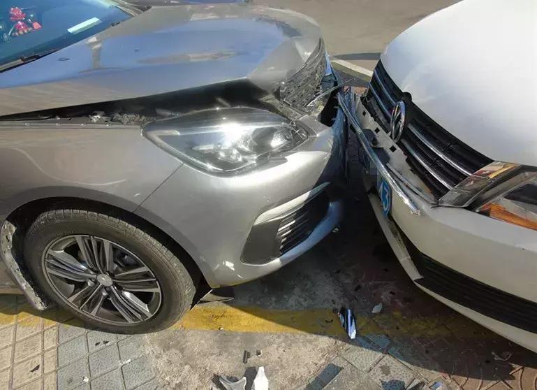 珠海男子租车撞自己客户小车!保险不赔还被扣12分!