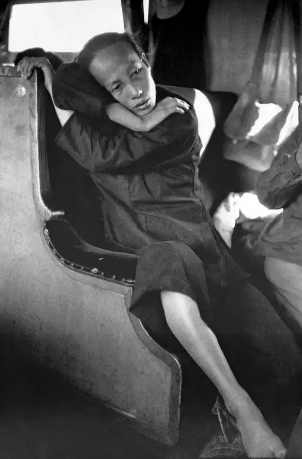 1957年的裸模与热吻！这个外国人在中国*拍偷**的老照片你一定没见过