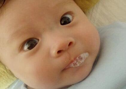 新生儿肺炎的症状以及新生儿肺炎的治疗方法！宝妈注意看了！