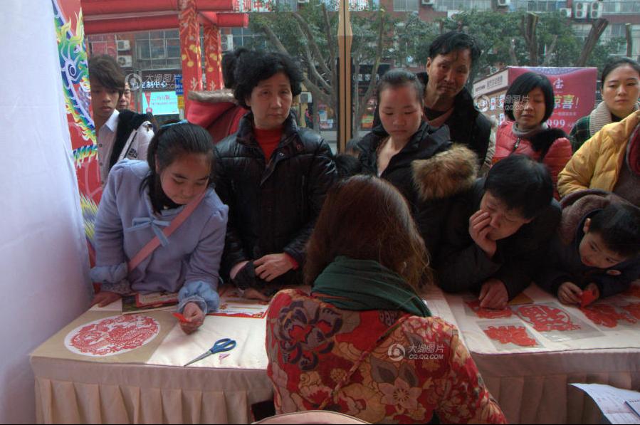 男子做糖画30多年作品常被人高价购买收藏