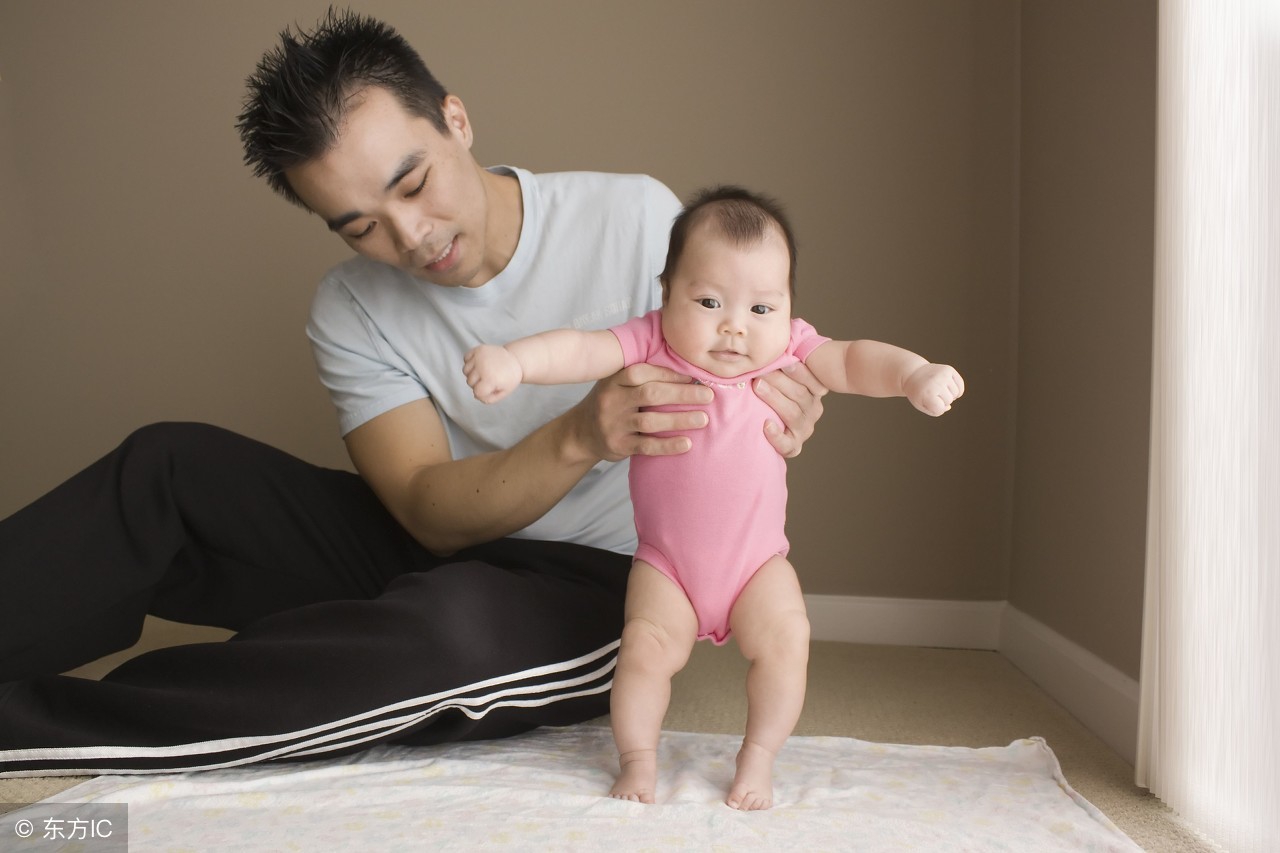 2岁小朋友腿不直,两岁孩子的腿不直怎么矫正