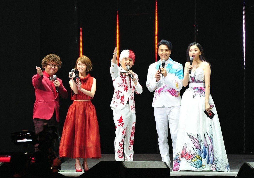 都在关注央视春晚？看看台湾同胞除夕夜都看点啥？