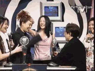 王菲那英合体致敬中国,王菲那英时隔20年后的再度相约