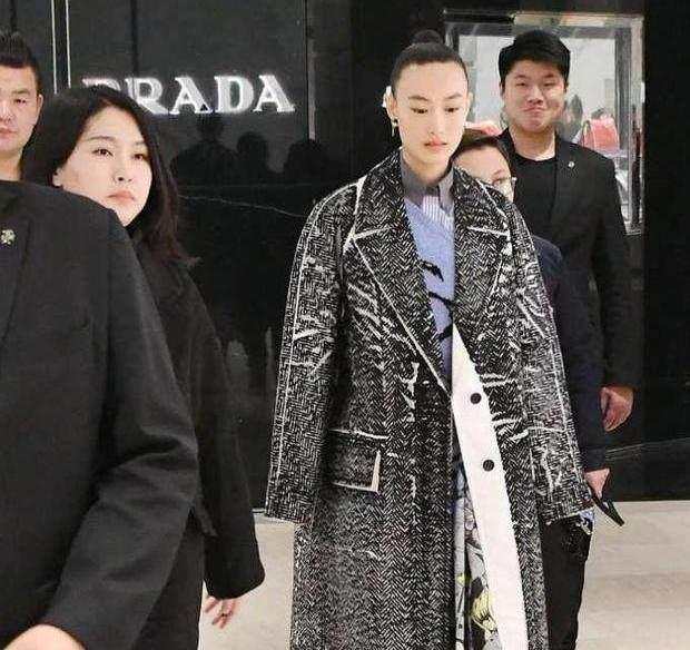 杨幂发际线被热评,杨幂发际线被质疑