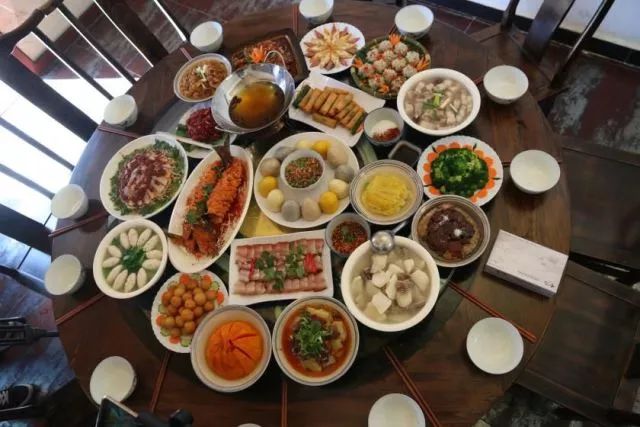 云南泸西春节旅游,泸西红高原