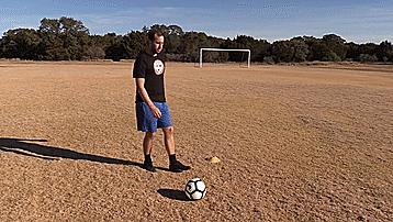 足球教程十个实用的踢球技巧,足球初学者必读