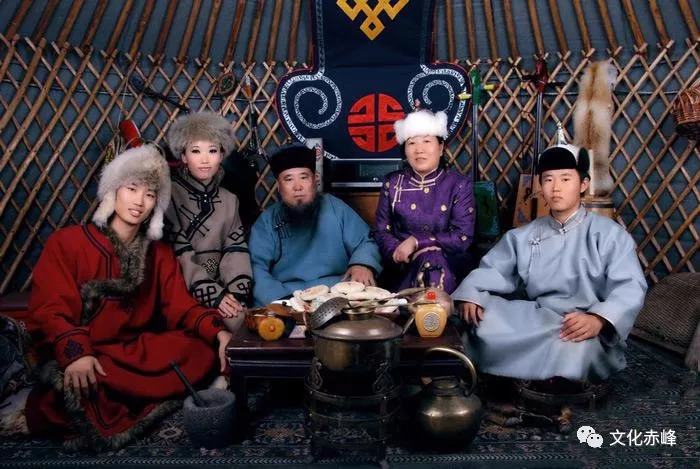 查干萨日蒙古族歌曲,蒙古族的查干萨日春节