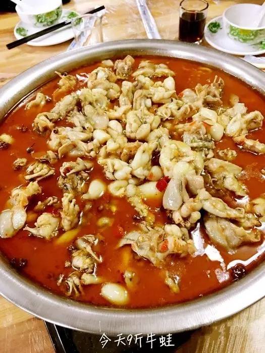 武汉一女学生拿着10块钱去买好吃的，竟然被。。。