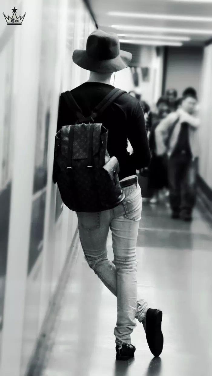 蕾哈娜、陈伟霆带红几百元球鞋，你会不会买账？