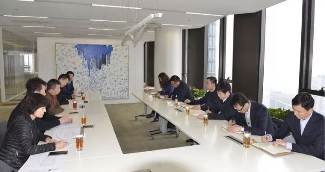 ”店小二“上门服务啦！李毅到迈科商业中心调研