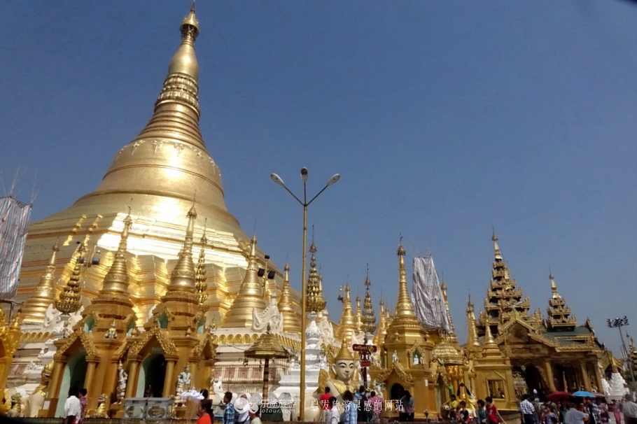 万千佛塔卧夕烟，十里浮屠一望间