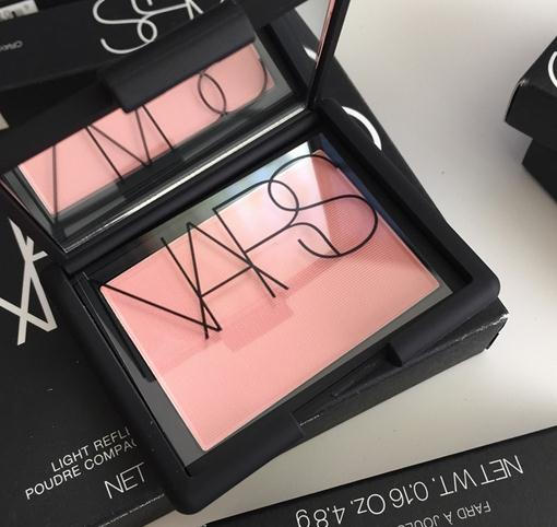 粉粉嫩嫩的腮红在哪里,什么腮红粉嫩好看显白女士用