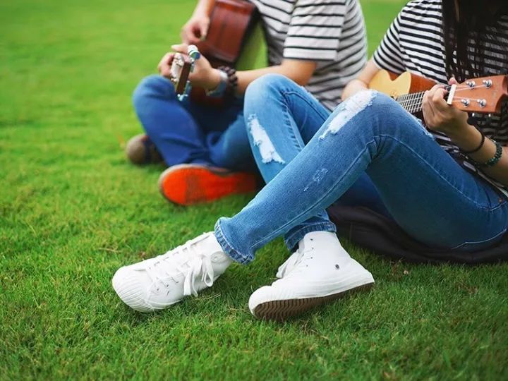 撞鞋不可怕谁最尴尬,撞鞋不可怕谁假谁尴尬