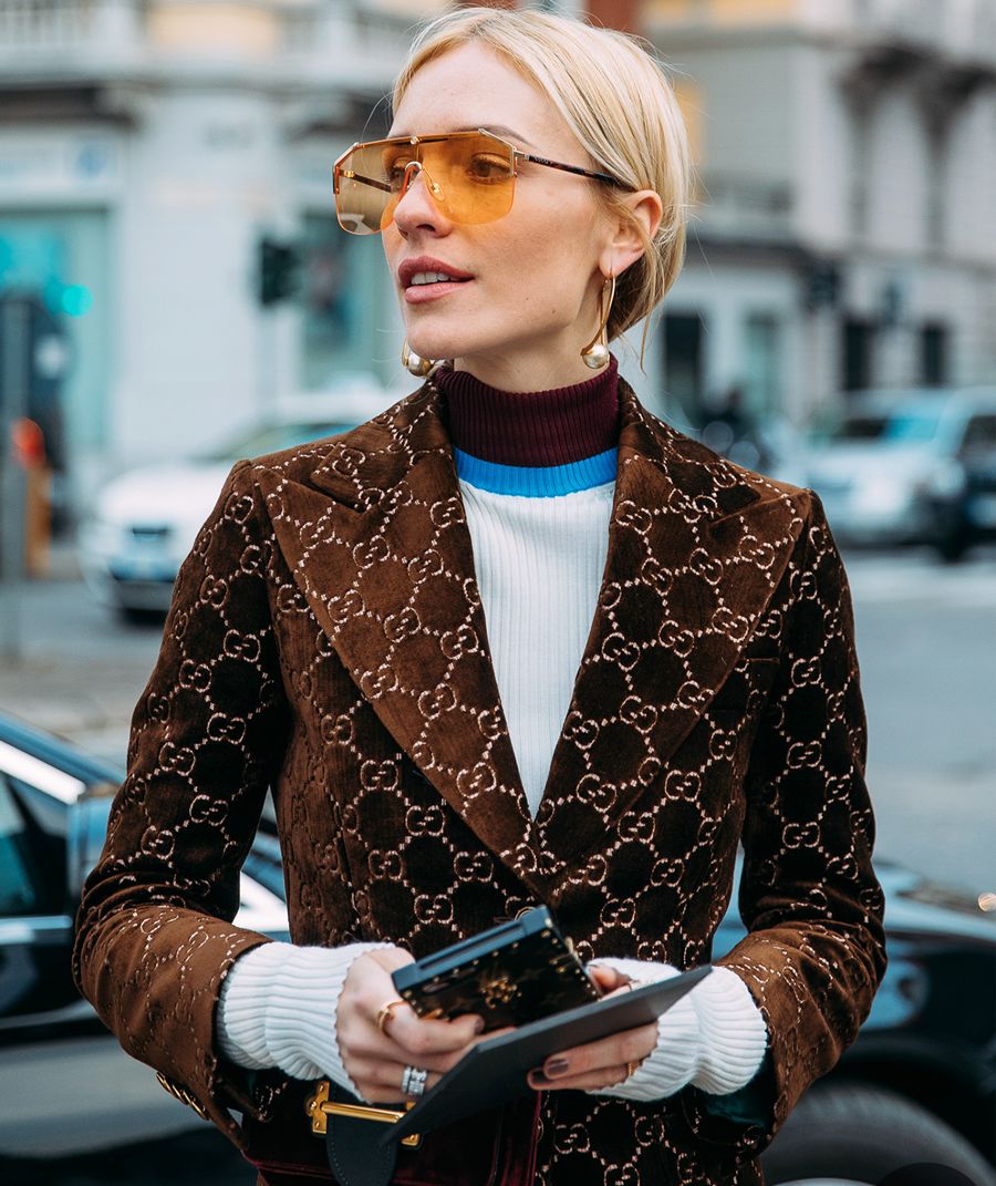 金南珠露背装,金南珠穿西装