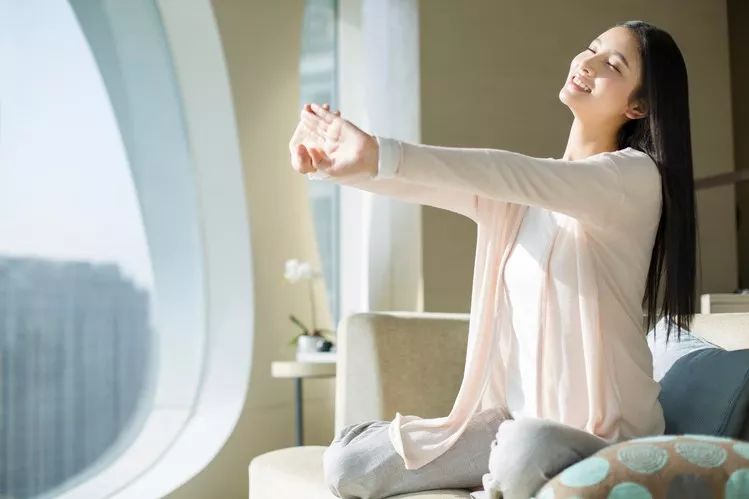 嘘悄悄告诉你作文600个字,嘘告诉你一个秘密翻译