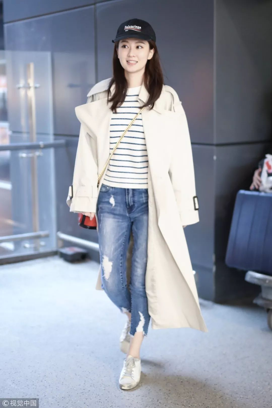 把自己变成“200斤壮汉”的超大风衣,真的好看吗?