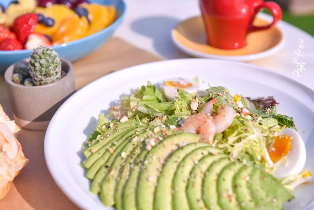 任性!温州海归美女辞职爆改破厂房,建露天解忧咖啡馆!