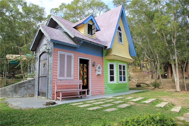 苗栗新景点:魔戒夏尔哈比人屋,走进格林奇幻森林,好拍到相机没电~(上)