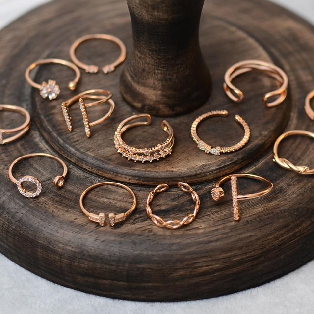 以前很想要一个戒指现在自己买了,去买一枚自己喜欢的戒指