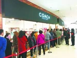 这个美国三线品牌，生生被中国人炒成了“国际大牌”！