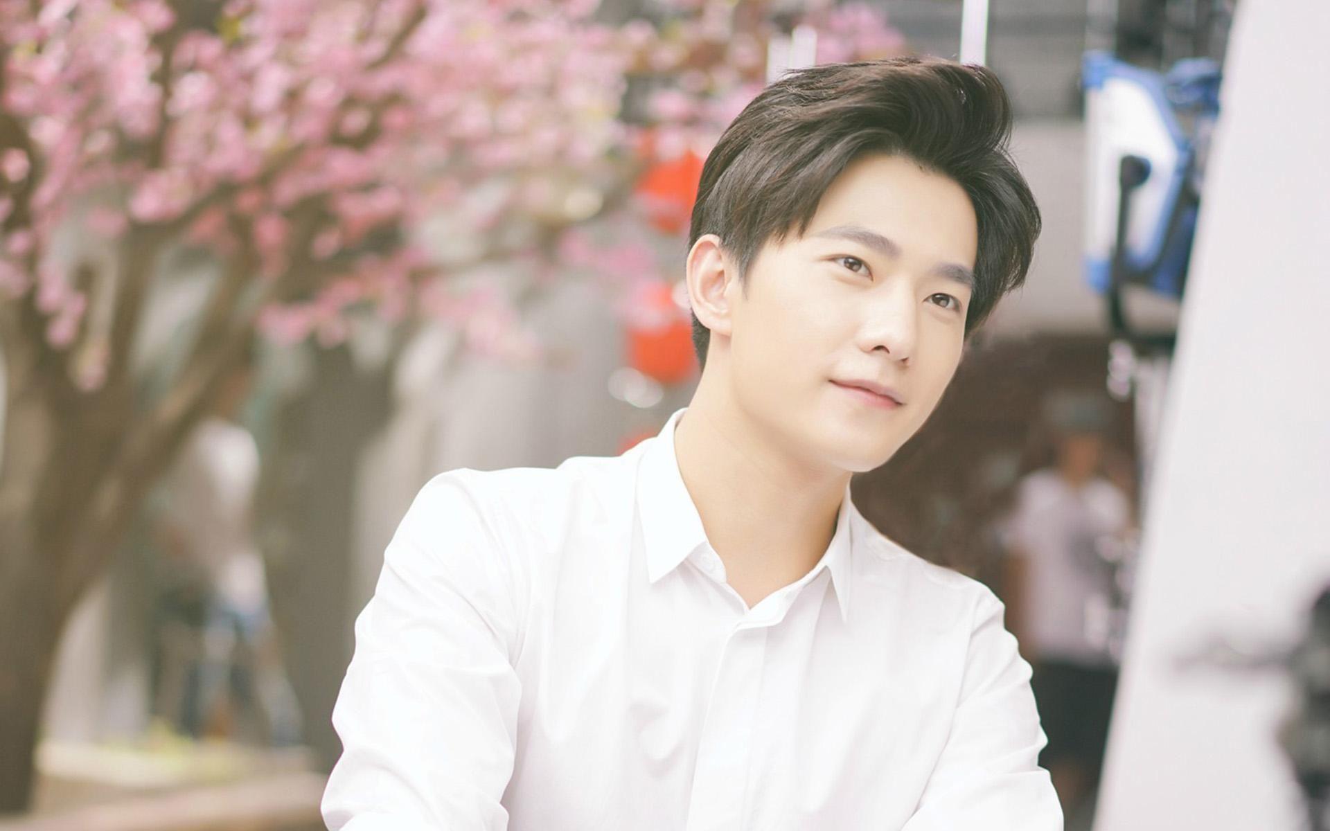 李易峰黑衬衫黑领带,李易峰白衬衫西装搭配