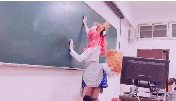 斗鱼最帅女主播萝莉控晒父女照，网友：这颜值称得上“国民岳父”