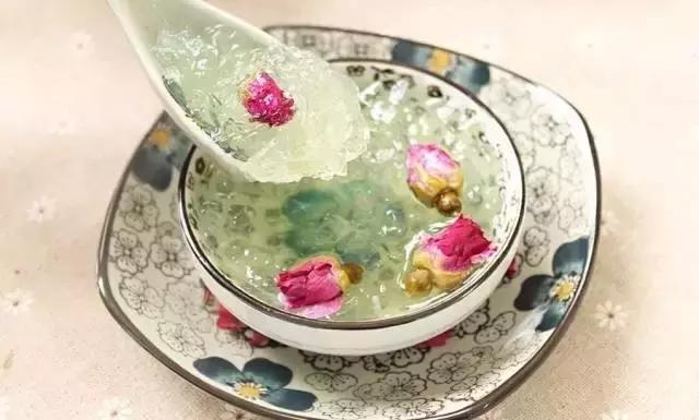 孕期吃燕窝真的不长妊娠纹吗,孕晚期预防妊娠纹吃燕窝还是花胶